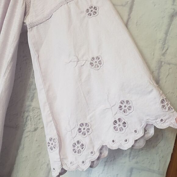 CASLON Flowy V-neck Top Eyelet Sleeves - Picture 2 of 6